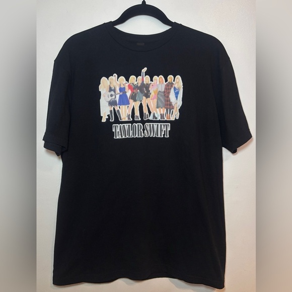 Taylor Swift Crewneck Black Short-Sleeve T-shirt Size Large, Unisex - Picture 1 of 6